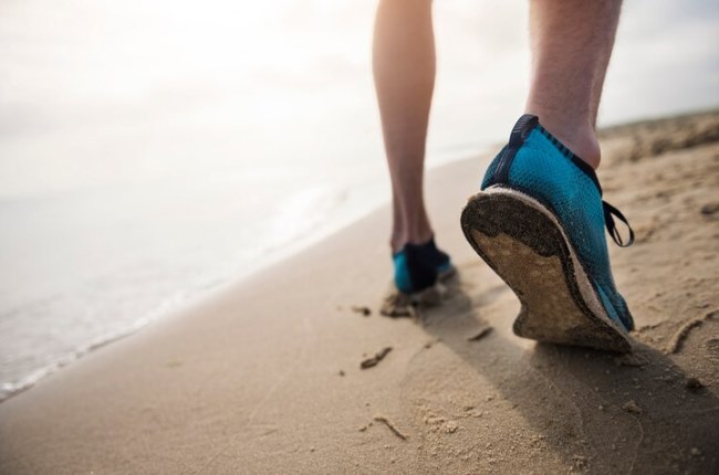 best-beach-shoes-for-walking-on-sand