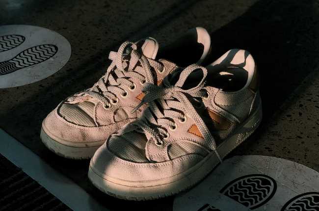 how-to-prevent-sneakers-from-creasing